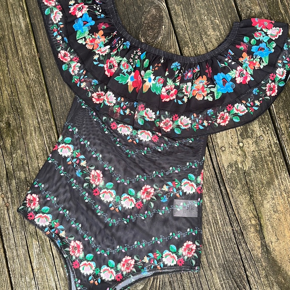 C&V Chelsea & Violet black floral see-through bodysuit🐞